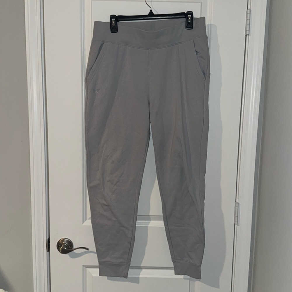 Women’s under armor grey sweatpant joggers size large
